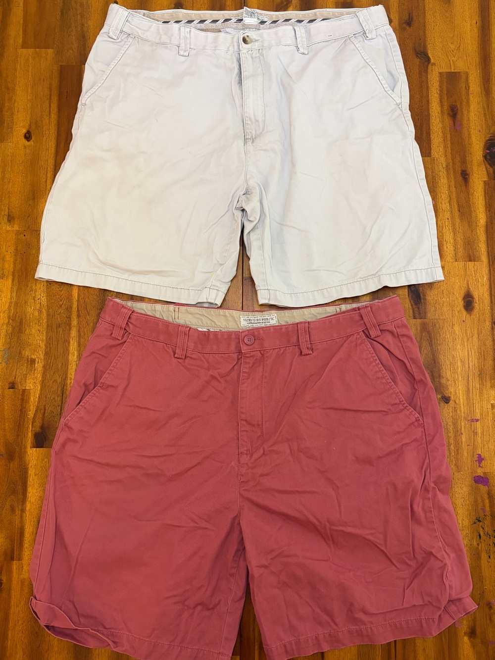 Island Republic Men's Flat Front Shorts - White & Dusty Red